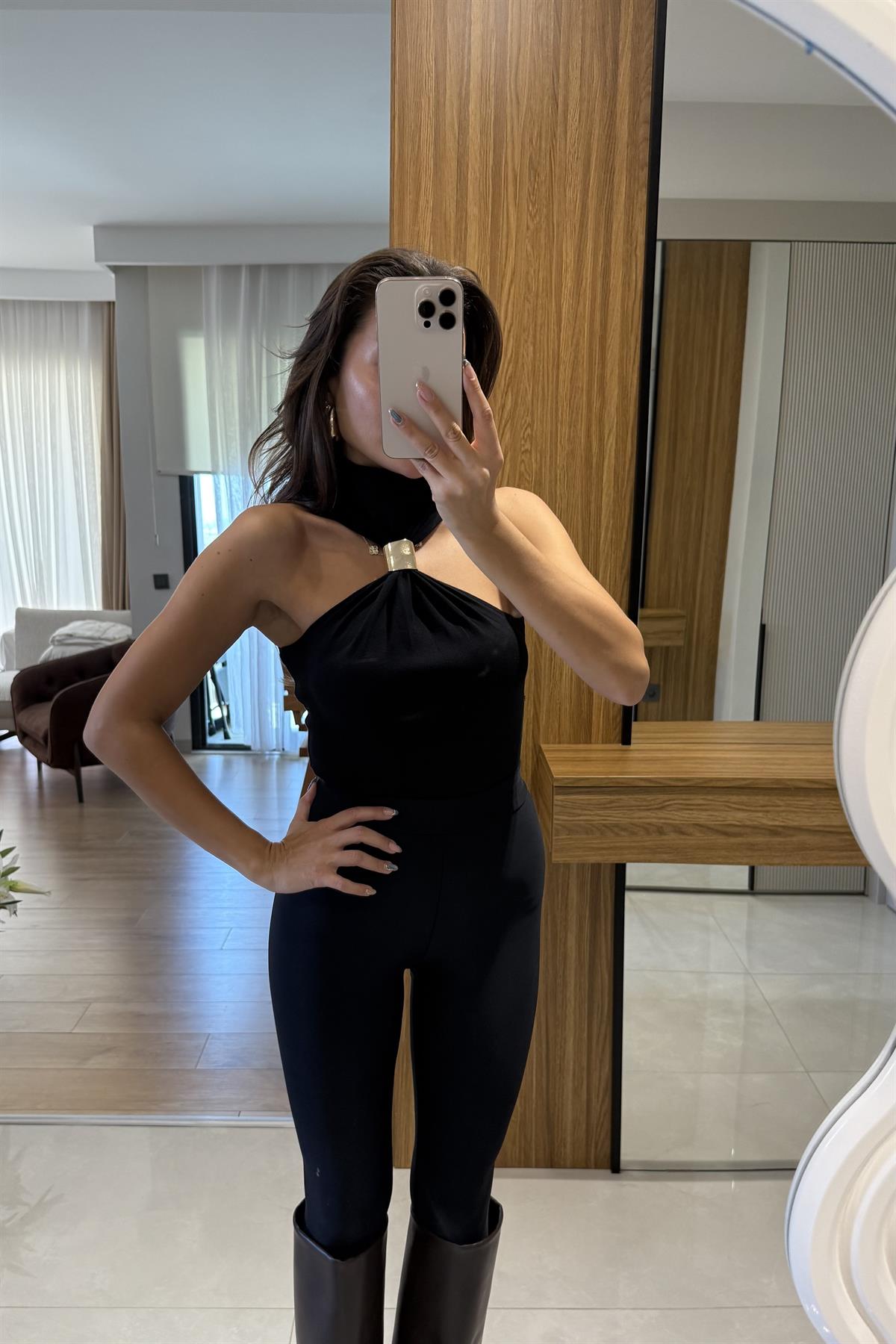 Jordi Siyah Göğüsten Tokalı Bluz