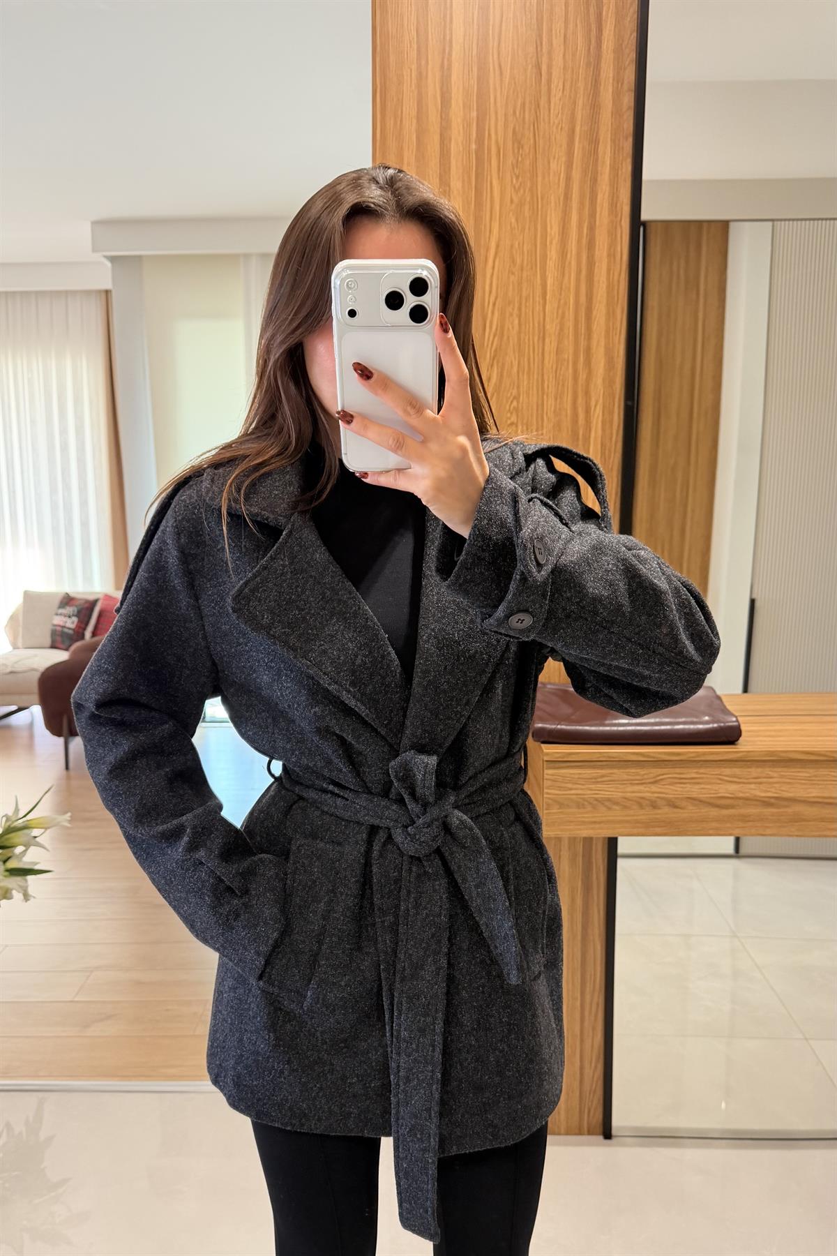 Justin Antrasit Kaşe Kuşaklı Kaban