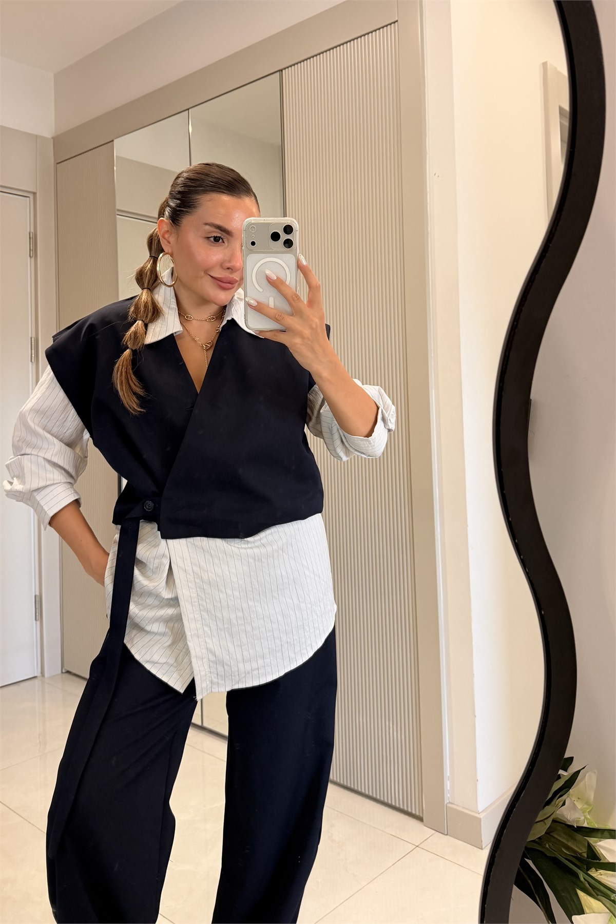 Kainda Lacivert Gömlek Detaylı Takım