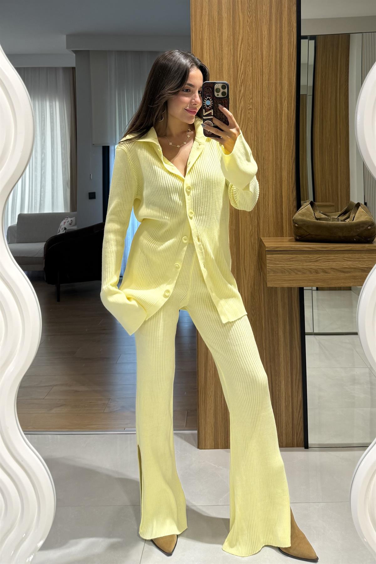 Kais Sarı Triko Düğmeli Takım