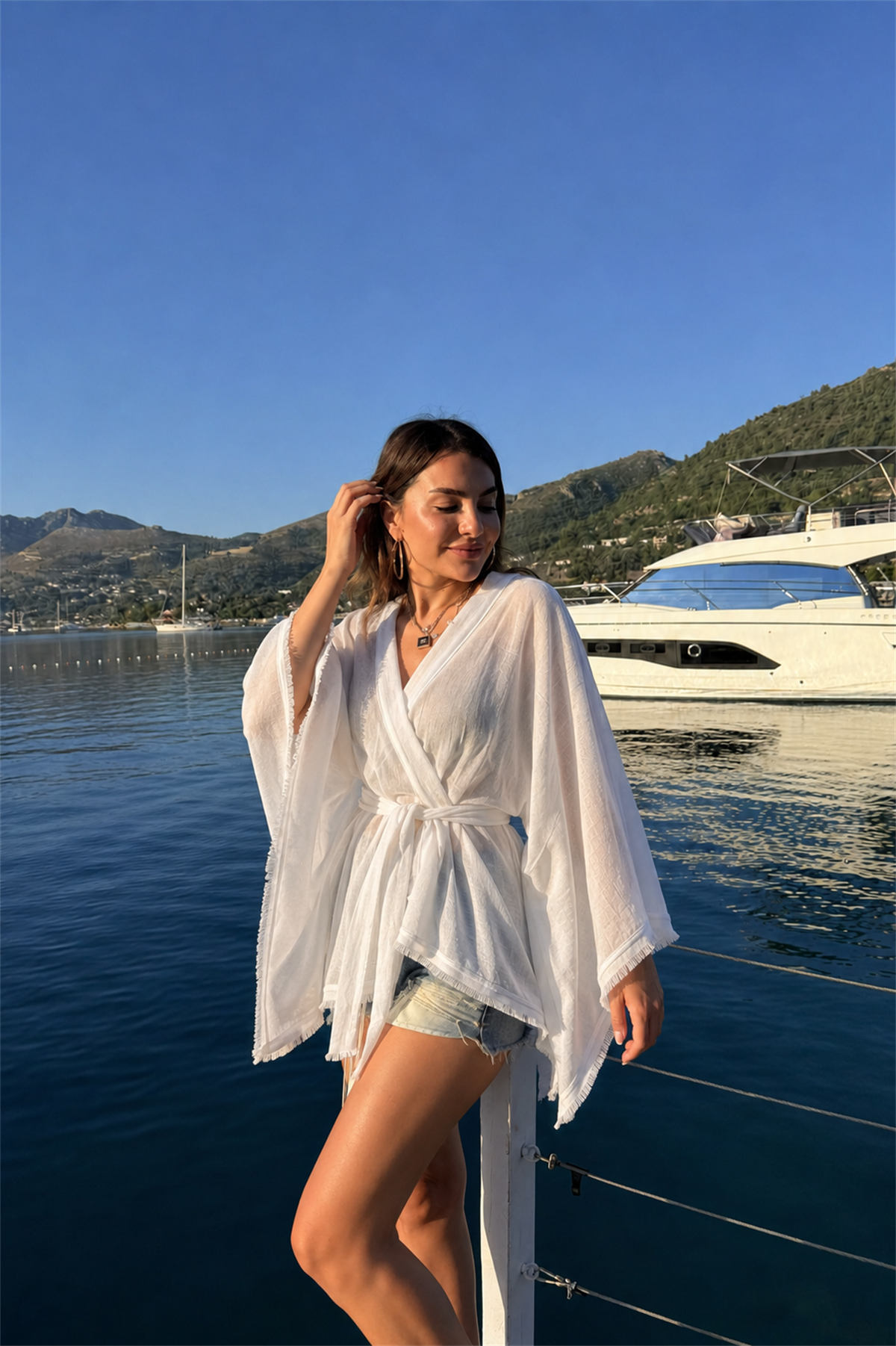 Kalie Beyaz Kuşaklı Püsküllü Kimono Gömlek