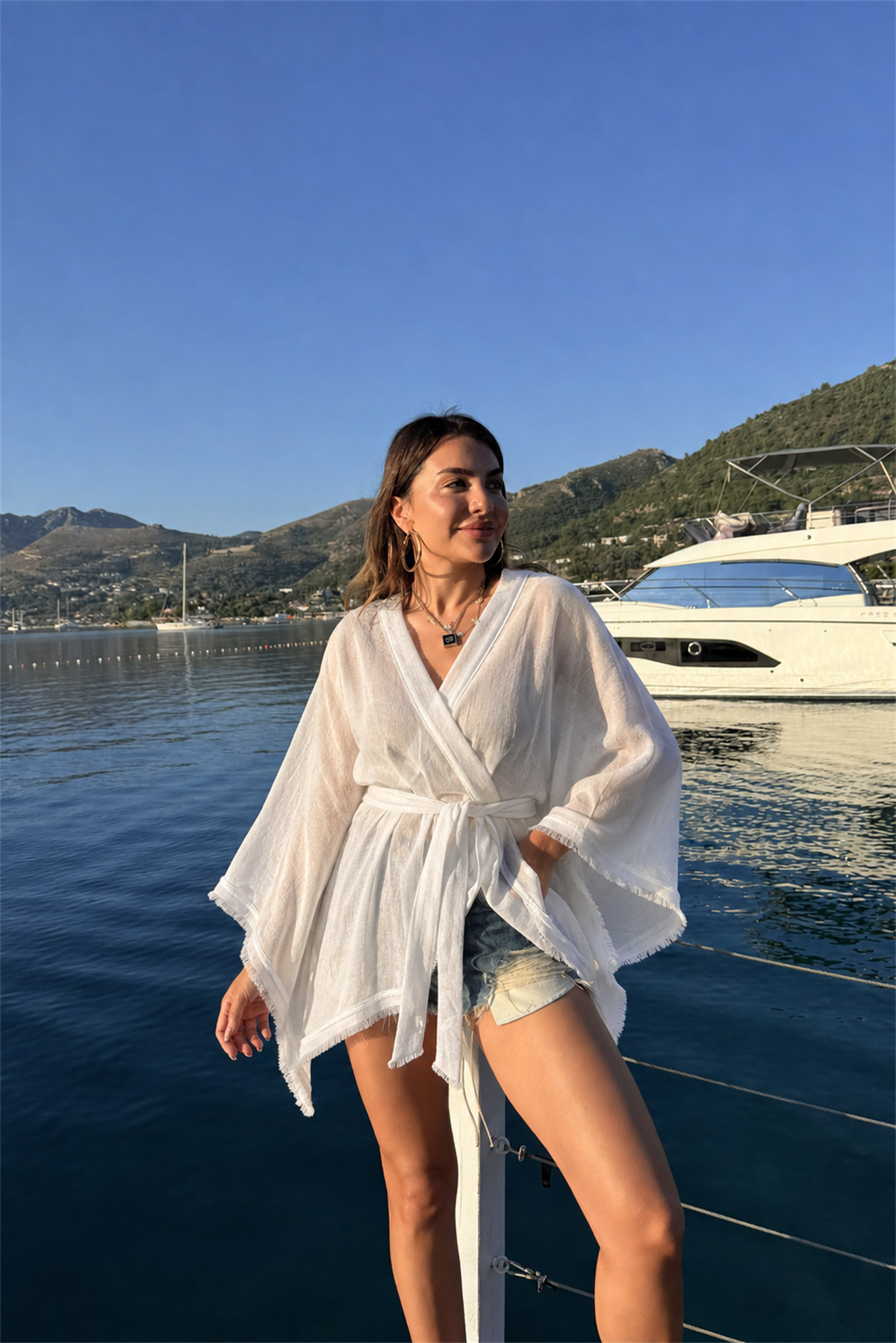 Kalie Beyaz Kuşaklı Püsküllü Kimono Gömlek