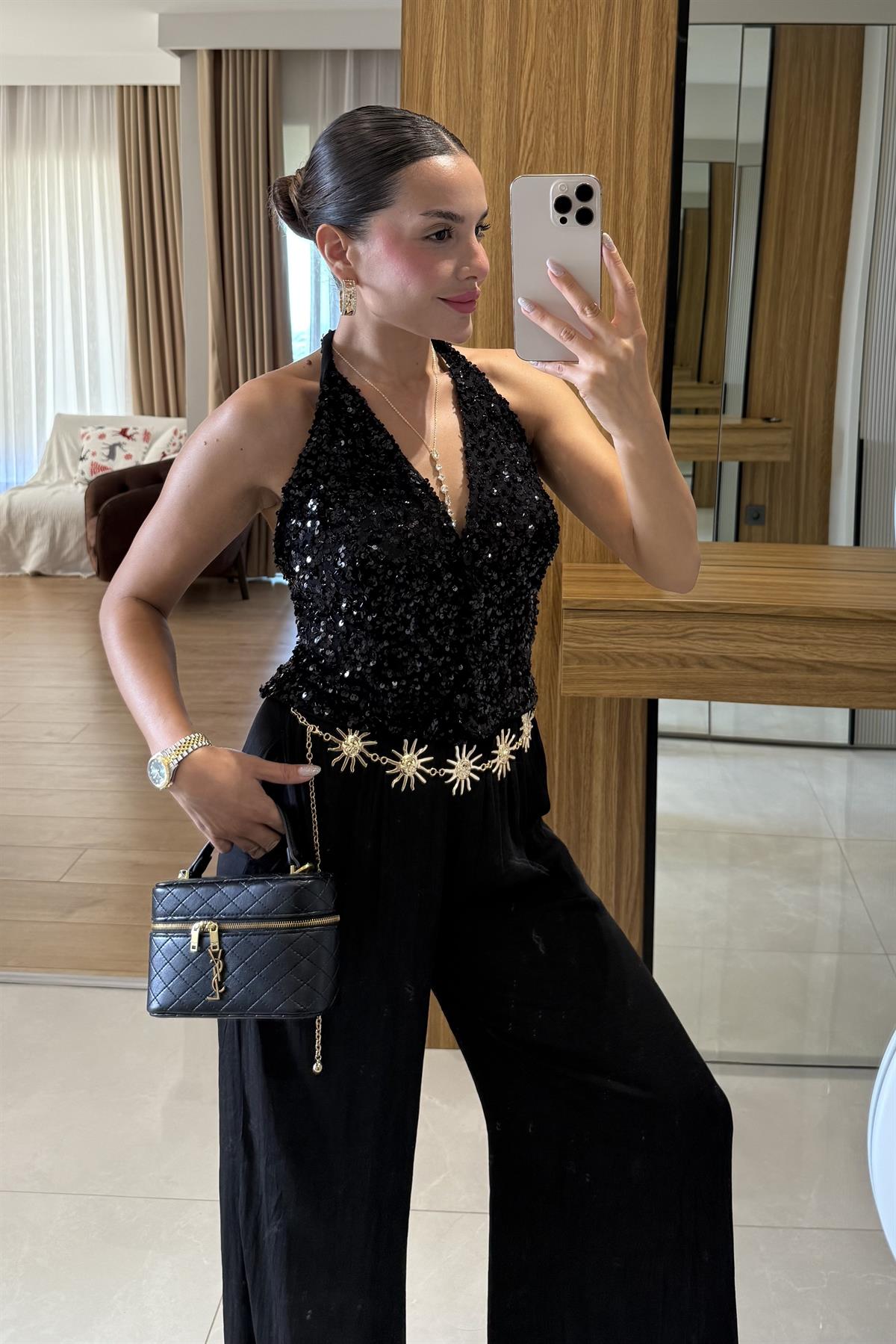 Karolina Payet Sırt Dekolteli Bluz