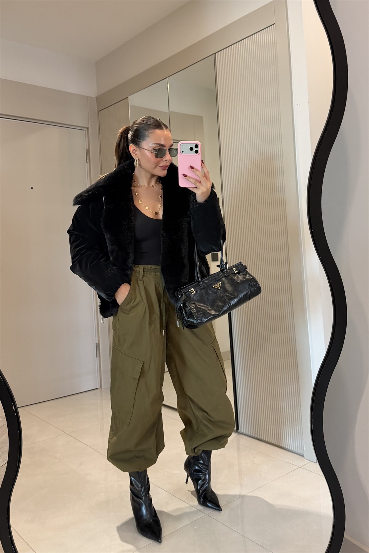 Katherine Siyah İçi Kürklü Şişme Mont