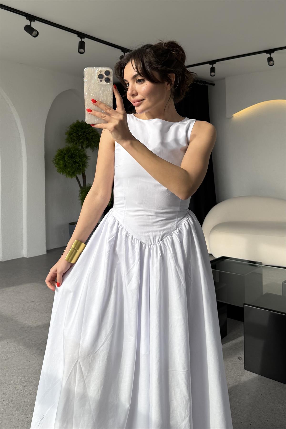 Kendra Beyaz Belden Oturtmalı Maxi Elbise