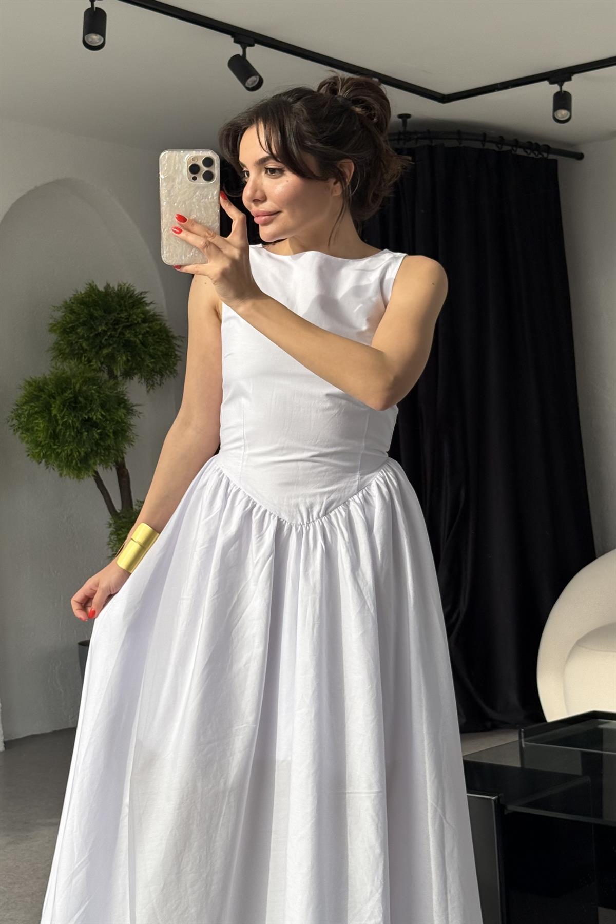 Kendra Beyaz Belden Oturtmalı Maxi Elbise