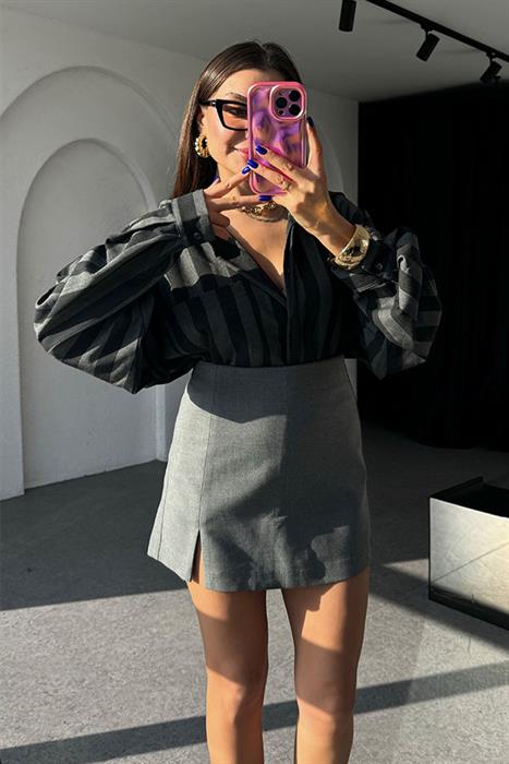 Keou Yırtmaçlı Gri Şort Etek