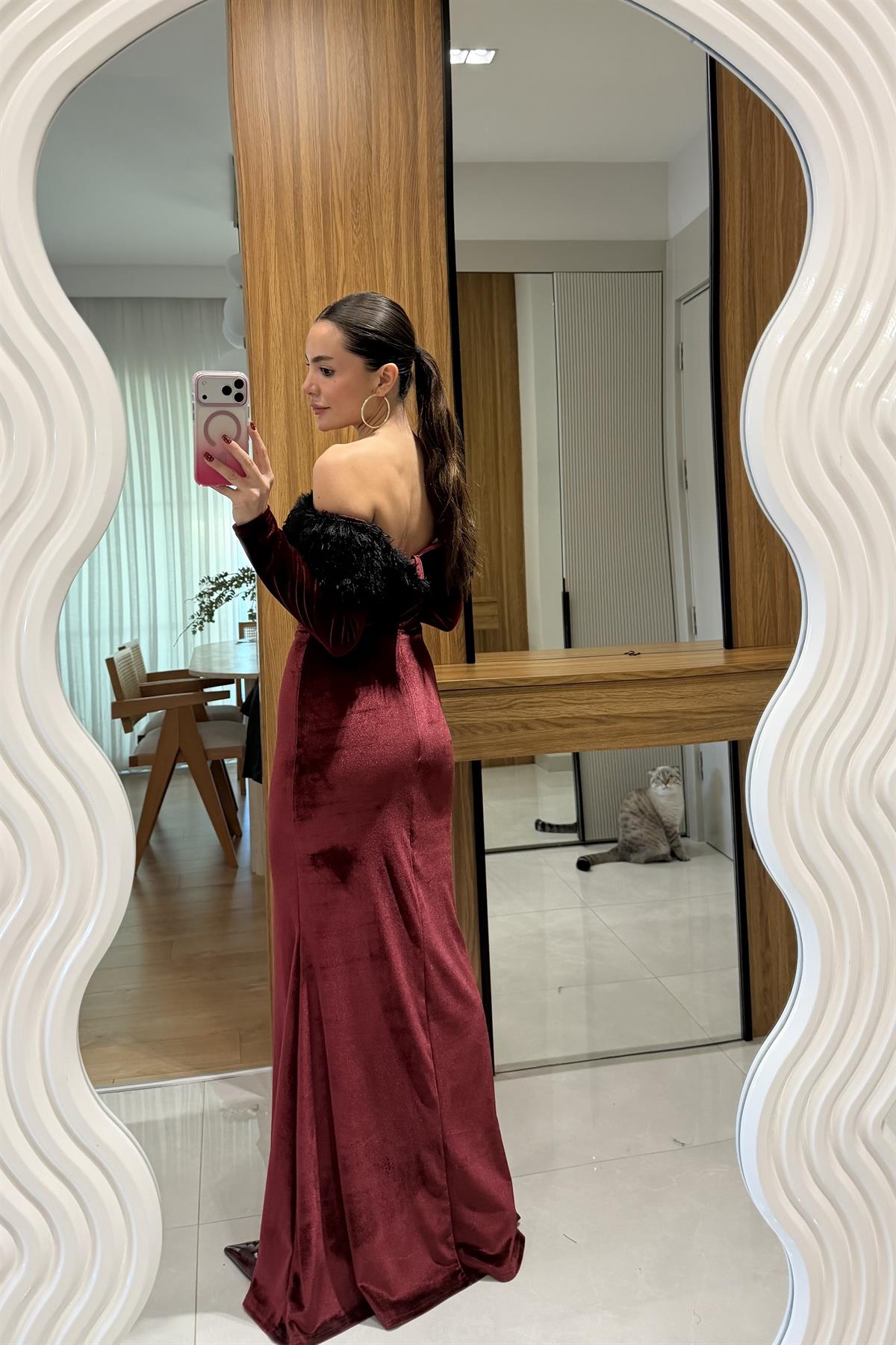 Kiel Bordo Kayık Tüylü Yaka Yırtmaçlı Kadife Elbise