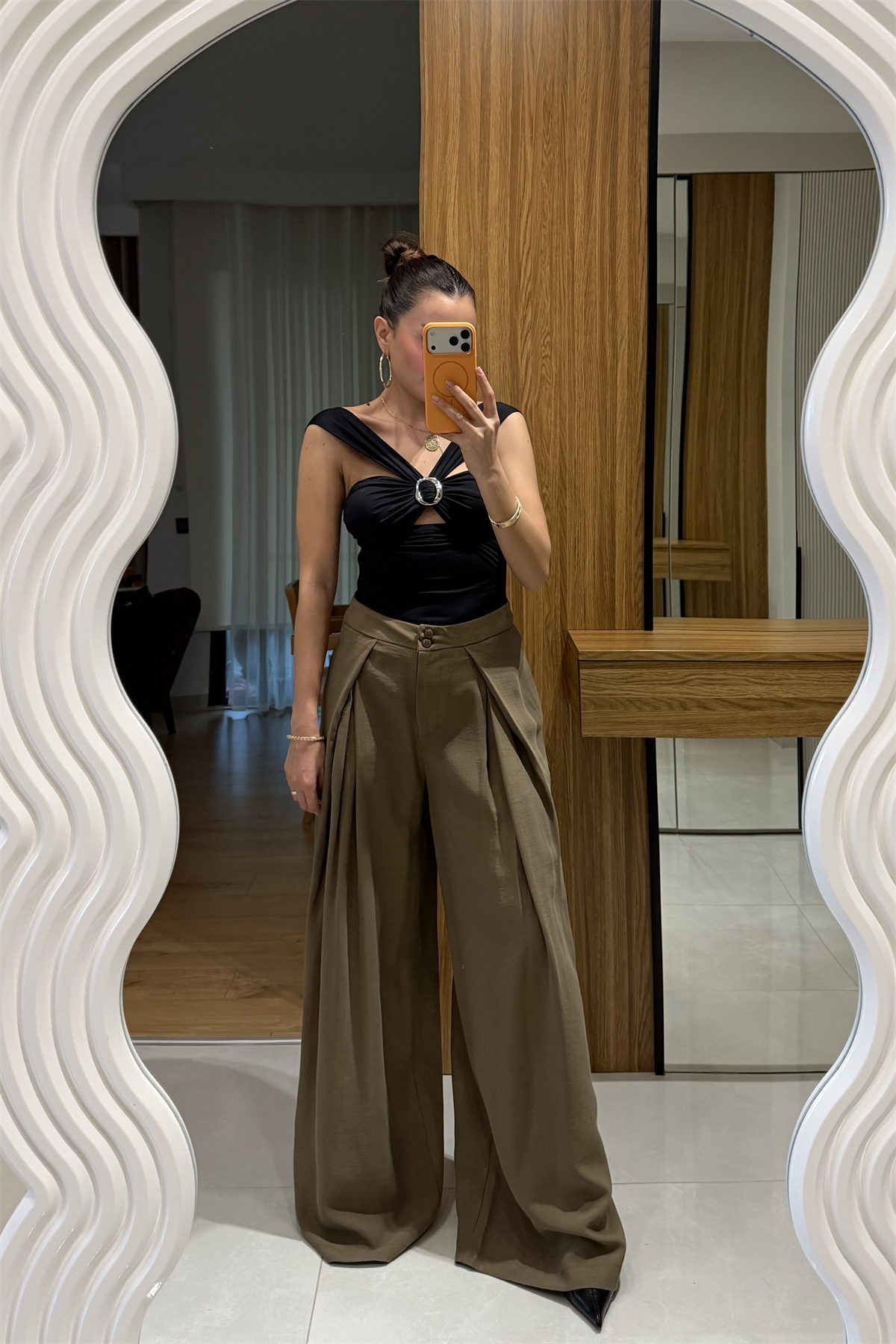 Kinsey Siyah Pencere Detaylı Tokalı Body