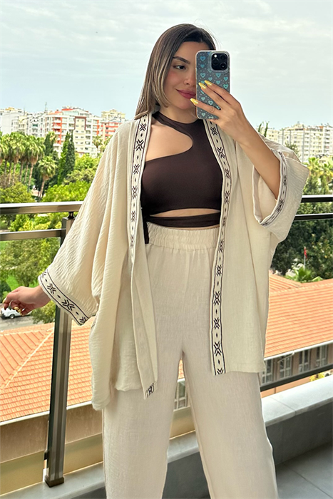 Krem nakışlı kimono