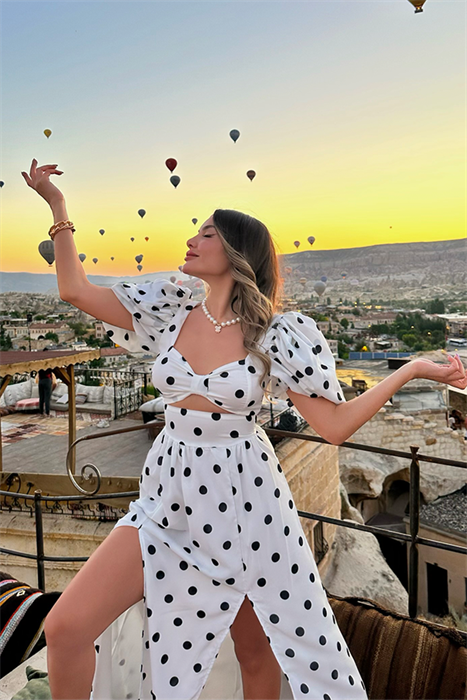 Labranda beyaz puantiyeli dekolteli elbise