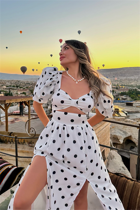 Labranda beyaz puantiyeli dekolteli elbise