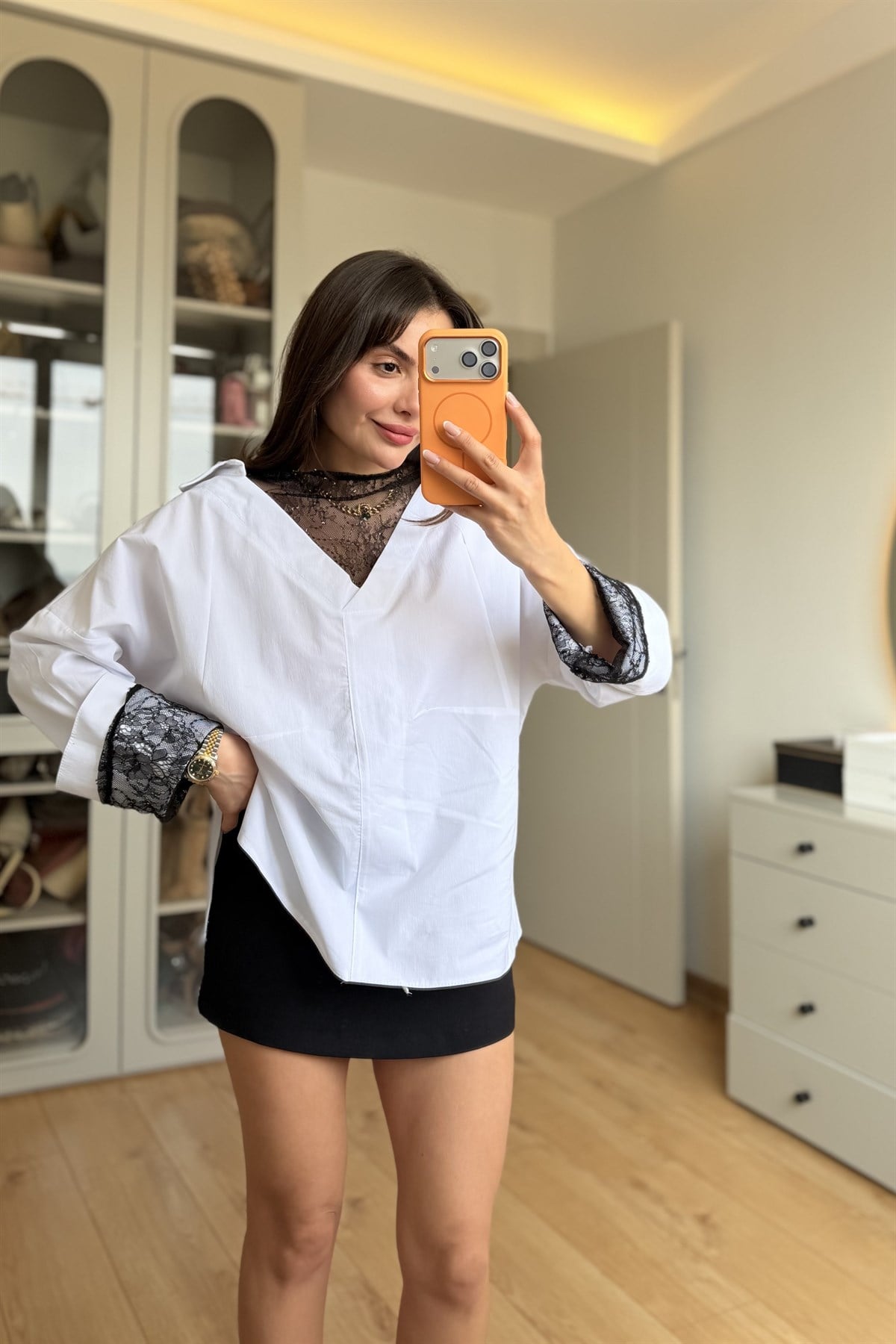 Landis Beyaz Dantel Detaylı V Yaka Oversize Gömlek
