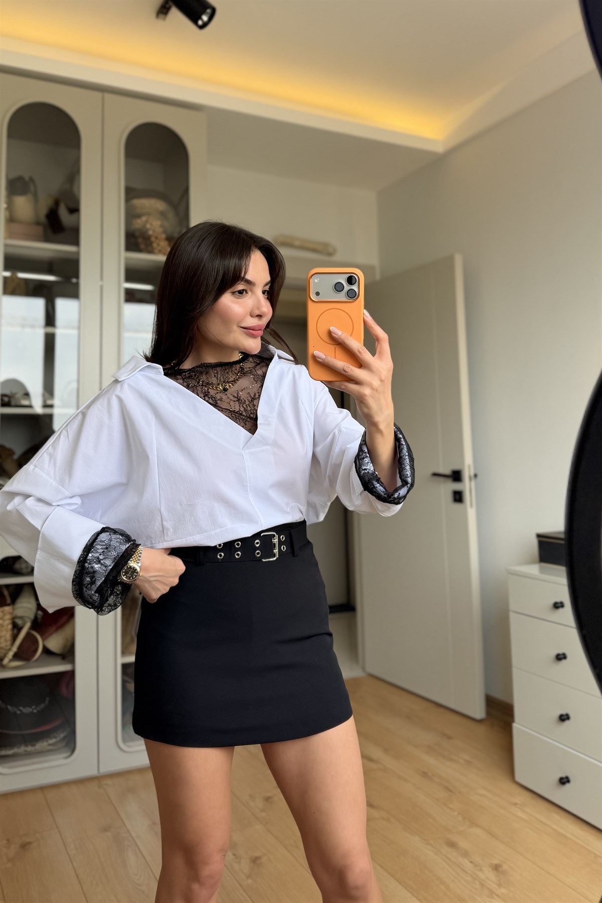 Landis Beyaz Dantel Detaylı V Yaka Oversize Gömlek