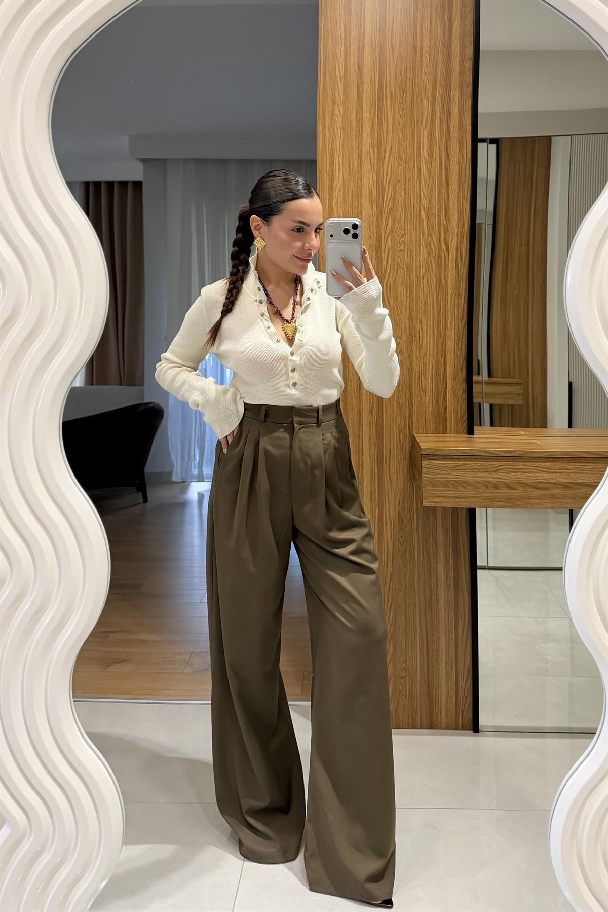 Larry Ekru Fitlli Düğmeli Crop