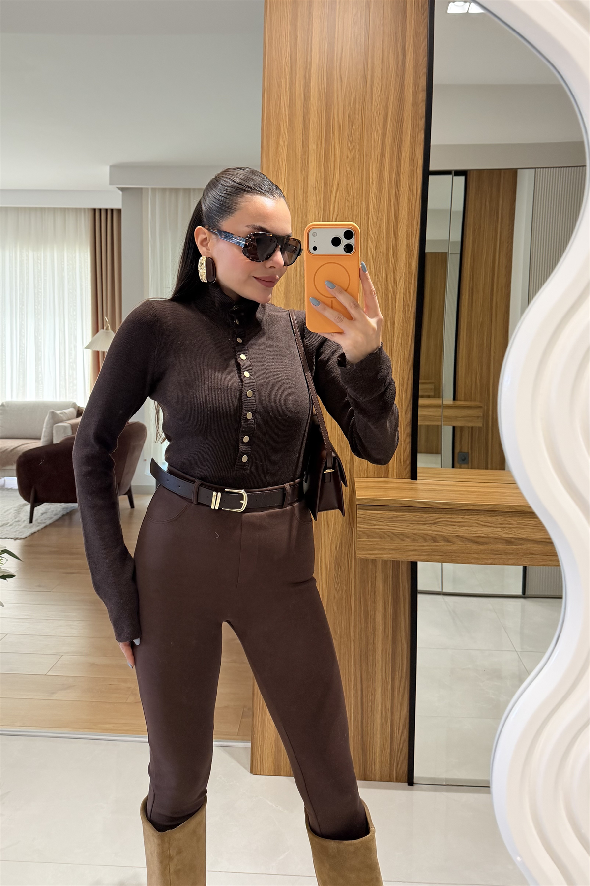 Larry Kahve Fitlli Düğmeli Crop
