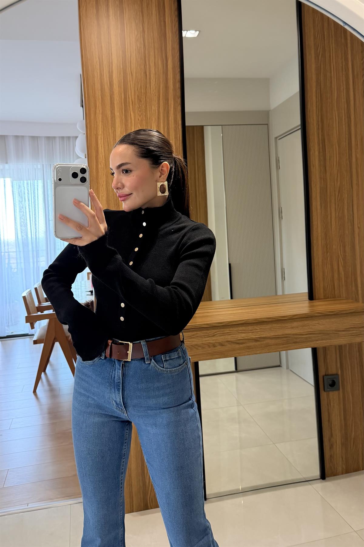 Larry Siyah Fitlli Düğmeli Crop