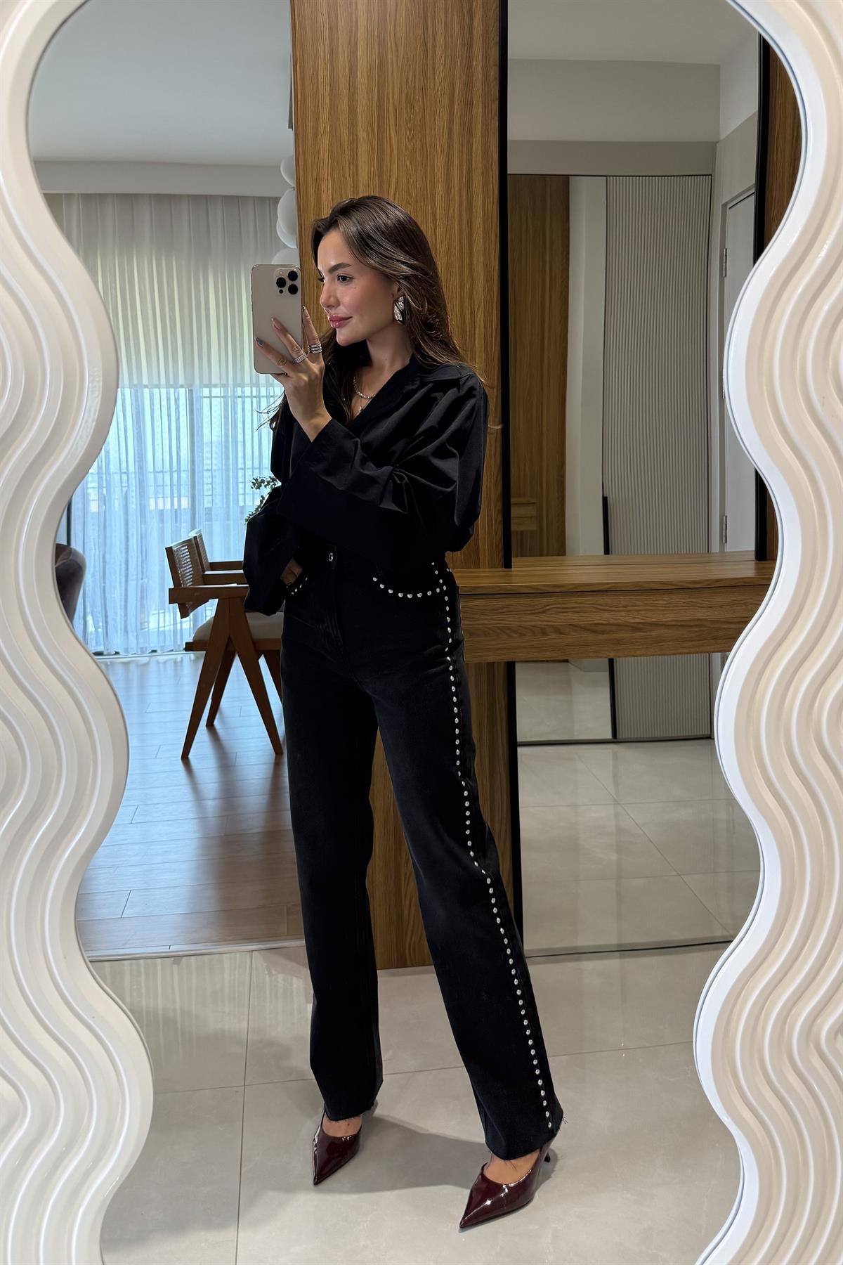 Latina Kenarları Zımba Detaylı Jean