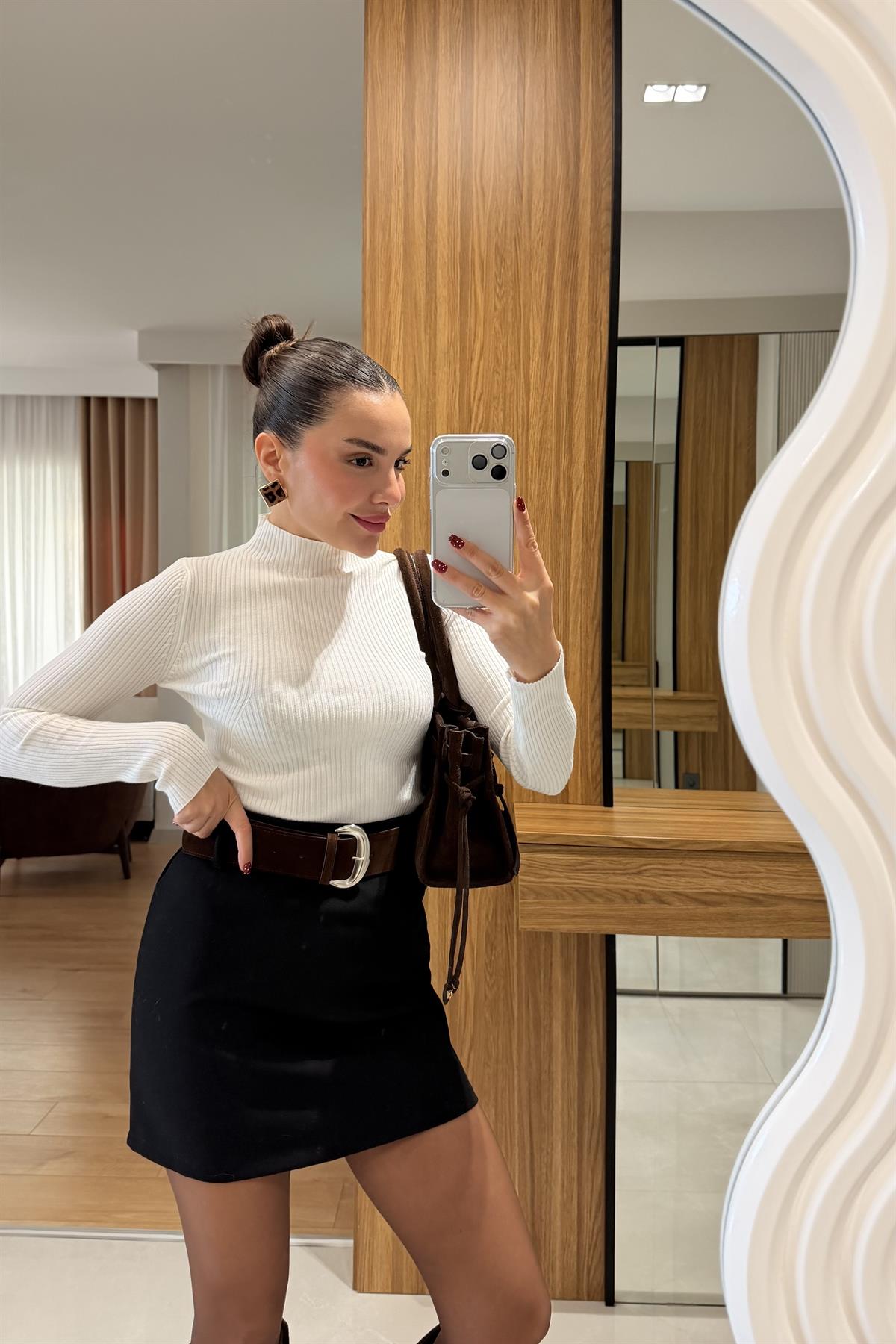 Laxi Beyaz Triko Balıkçı Yaka Bluz 