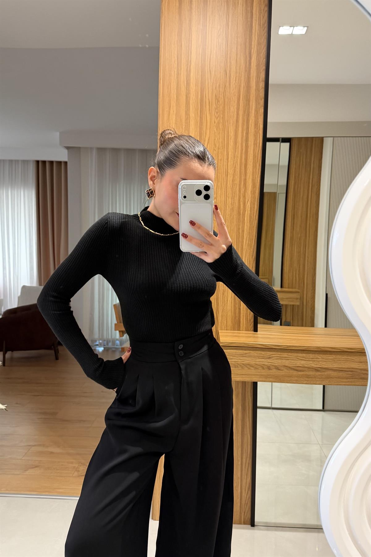 Laxi Siyah Triko Balıkçı Yaka Bluz 