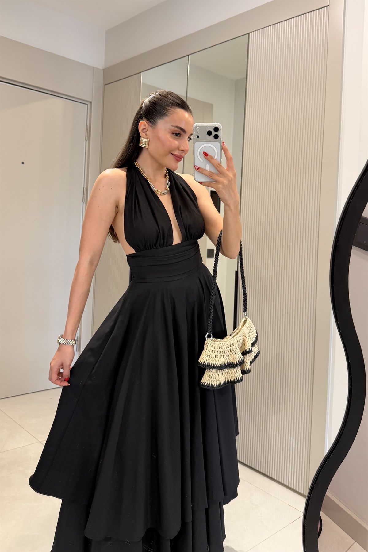 Layana Siyah Boyundan Bağlama Volanlı Elbise
