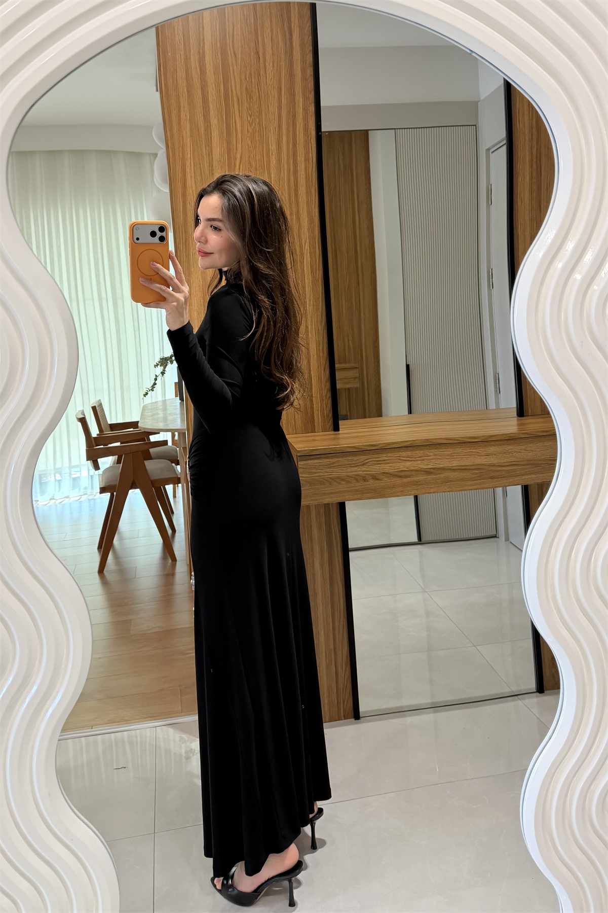 Lestari Siyah  Aksesuar Detaylı Büzgülü Maxi Elbise