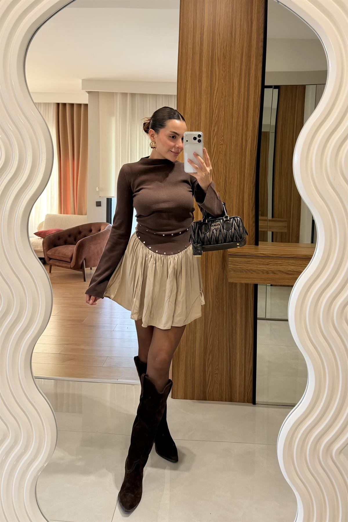 Letsi Kahve Zımba Detaylı Pileli Elbise 