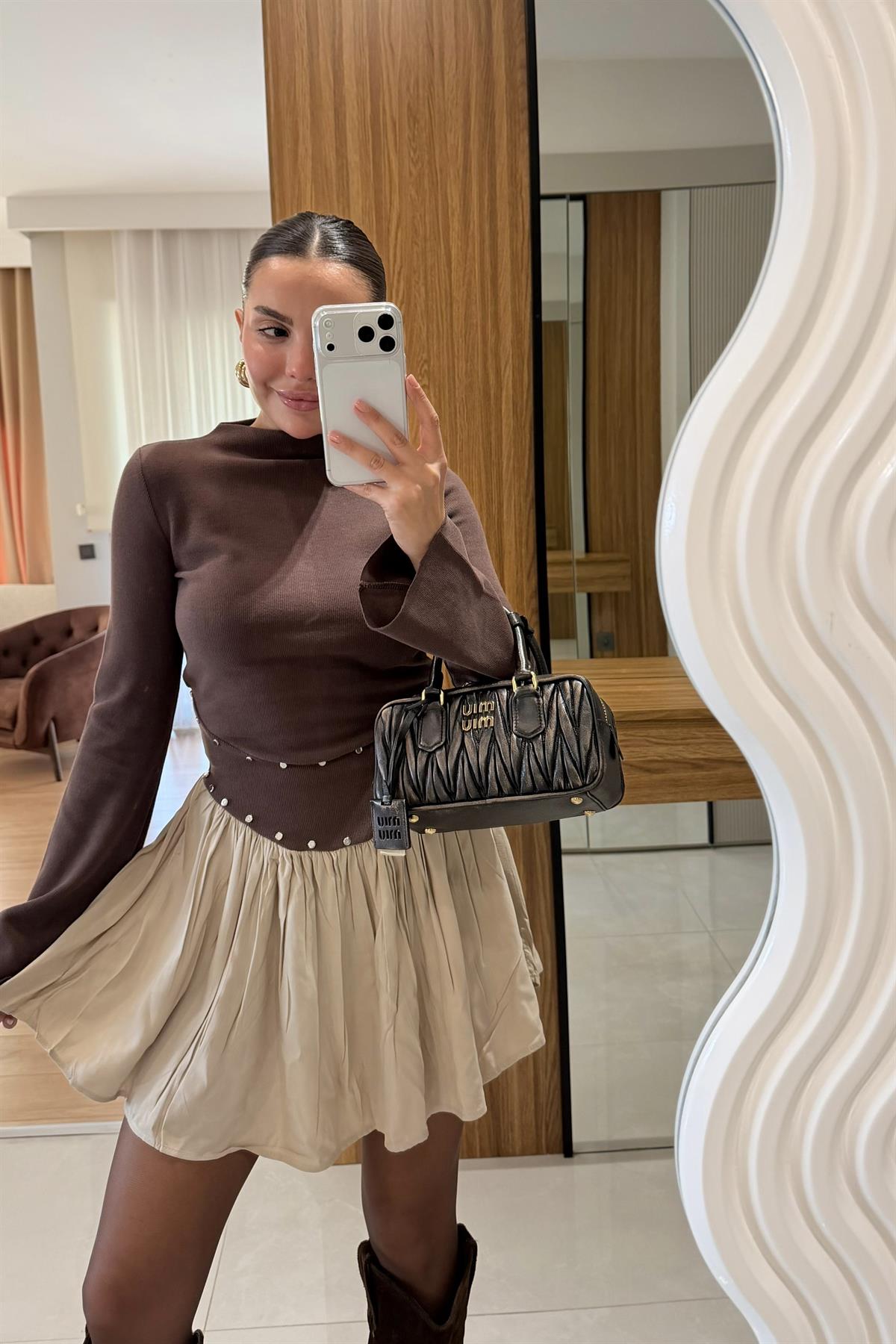 Letsi Kahve Zımba Detaylı Pileli Elbise 