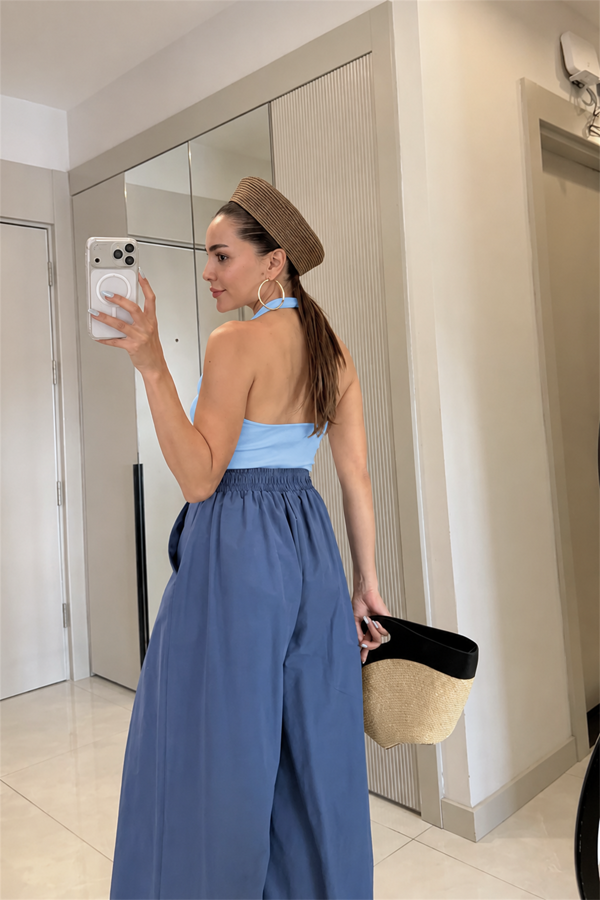 Leuven Bebe Mavi Halter Yaka Dilvin Crop
