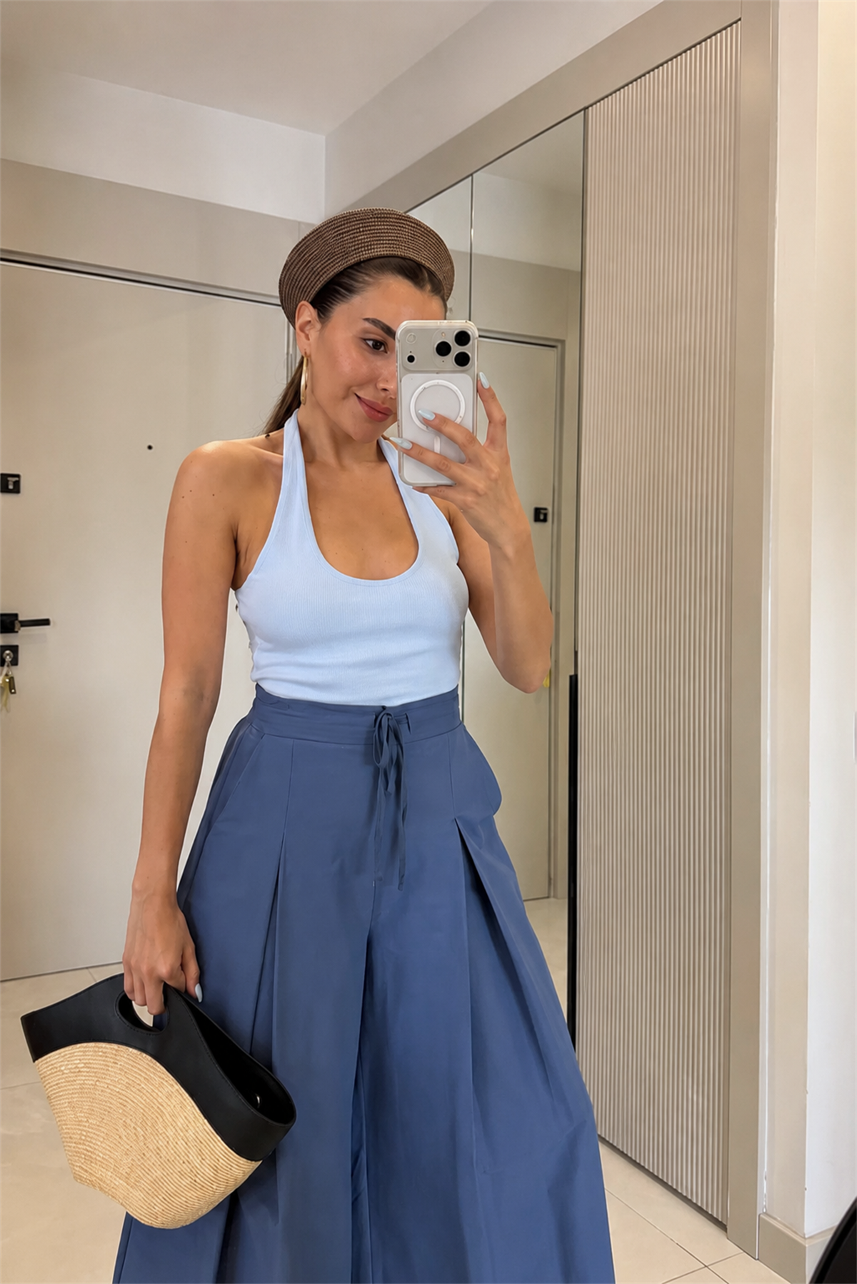 Leuven Bebe Mavi Halter Yaka Dilvin Crop