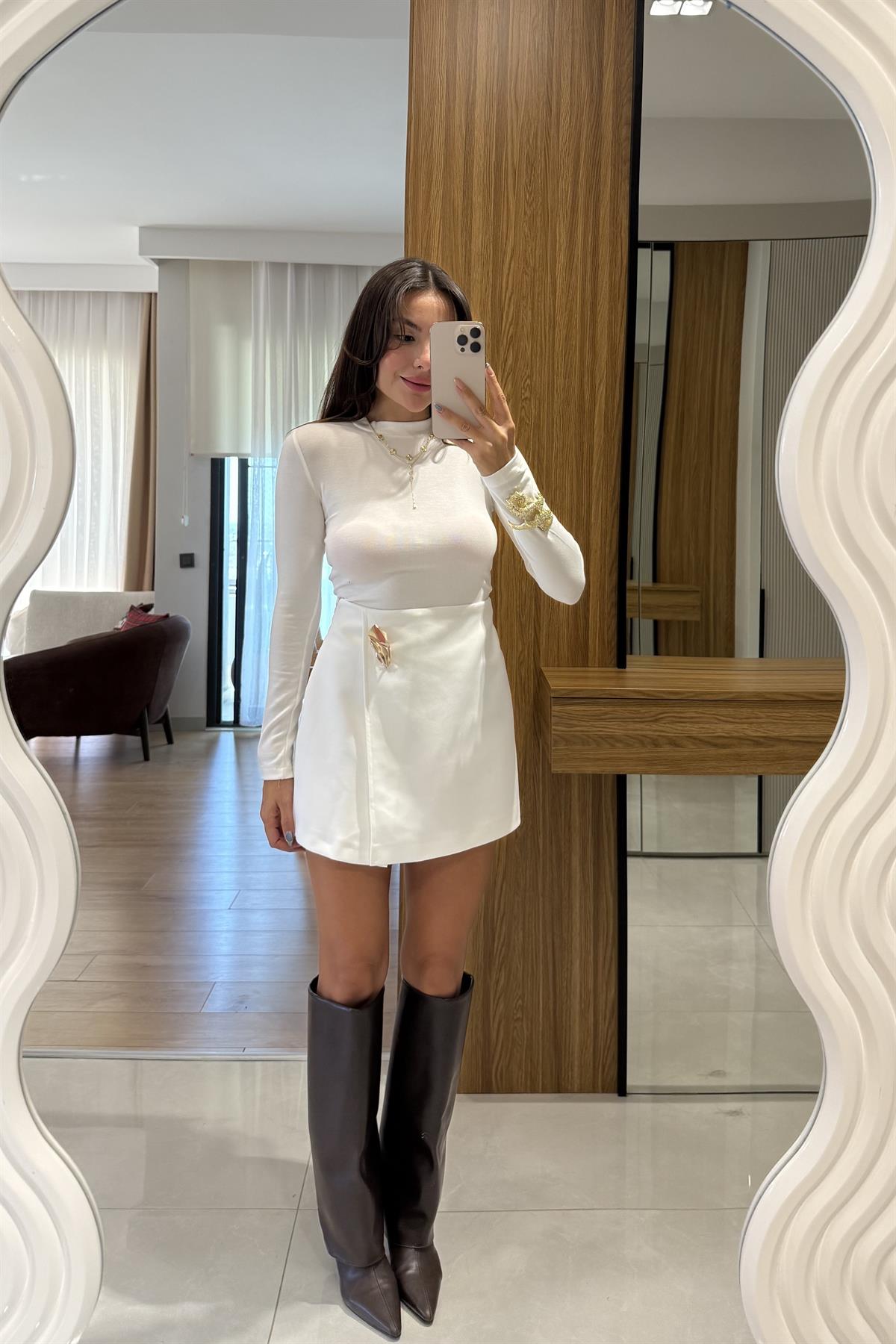 Leysa Beyaz Gold Detaylı Şort Etek