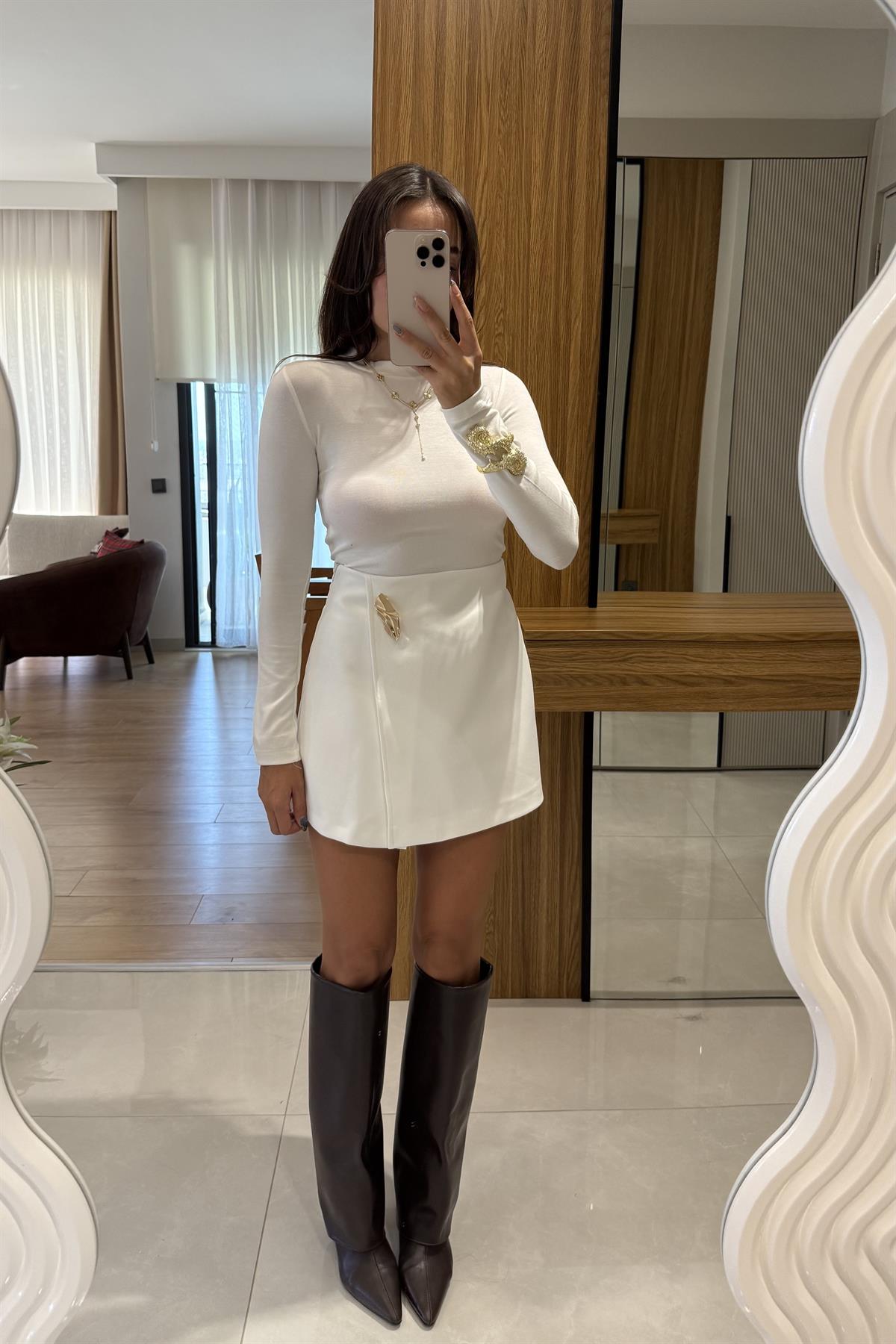 Leysa Beyaz Gold Detaylı Şort Etek