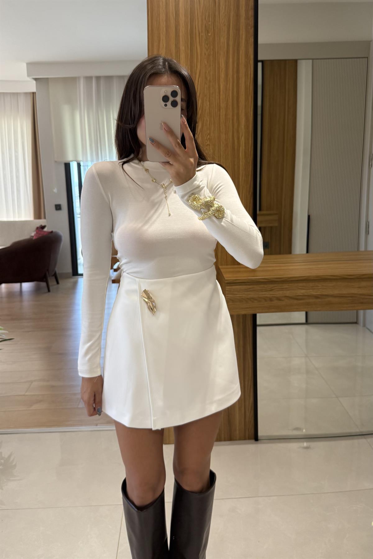 Leysa Beyaz Gold Detaylı Şort Etek