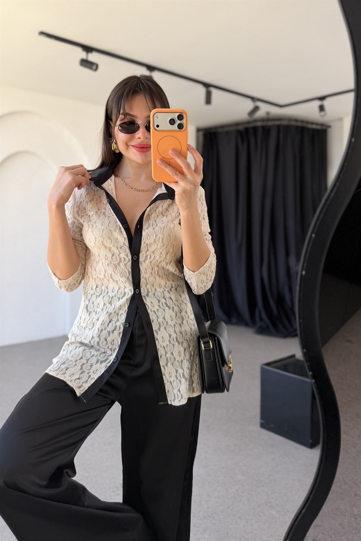 Liar Siyah Dantel Detaylı Saten Takım