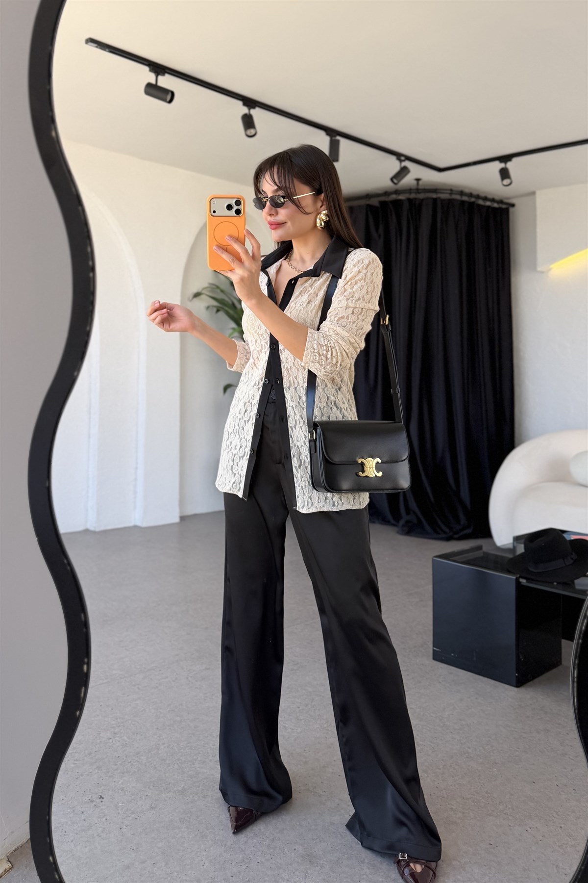 Liar Siyah Dantel Detaylı Saten Takım