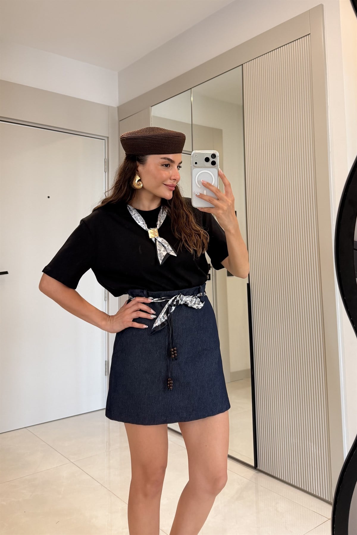 Libby Siyah Fularlı Tshirt
