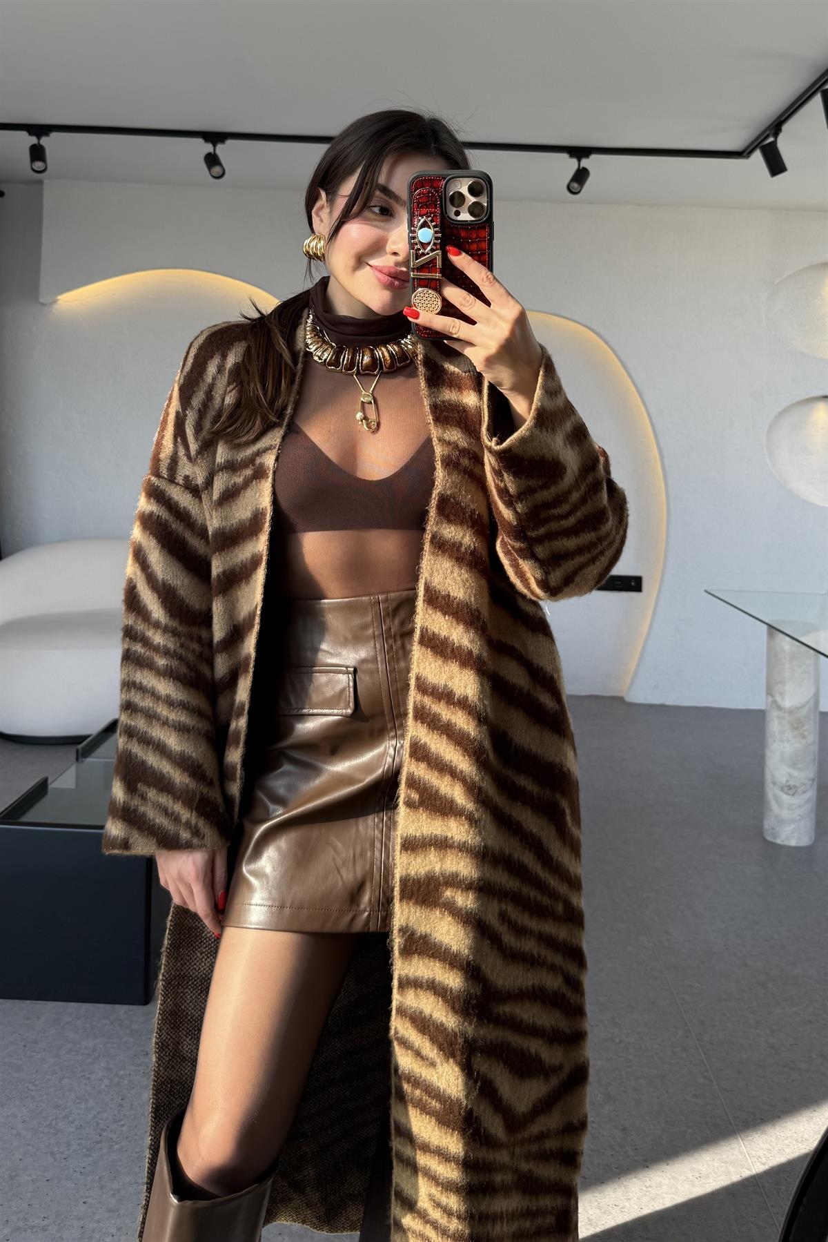 Liente Kahve Zebra Desen Yumoş Hırka