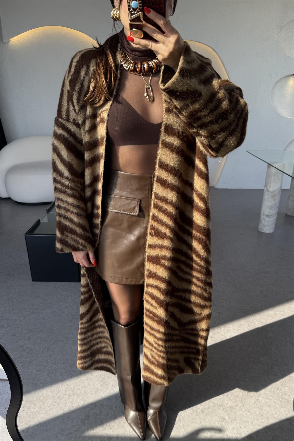 Liente Kahve Zebra Desen Yumoş Hırka