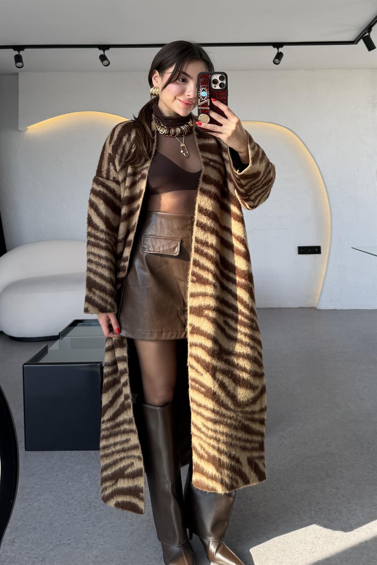 Liente Kahve Zebra Desen Yumoş Hırka