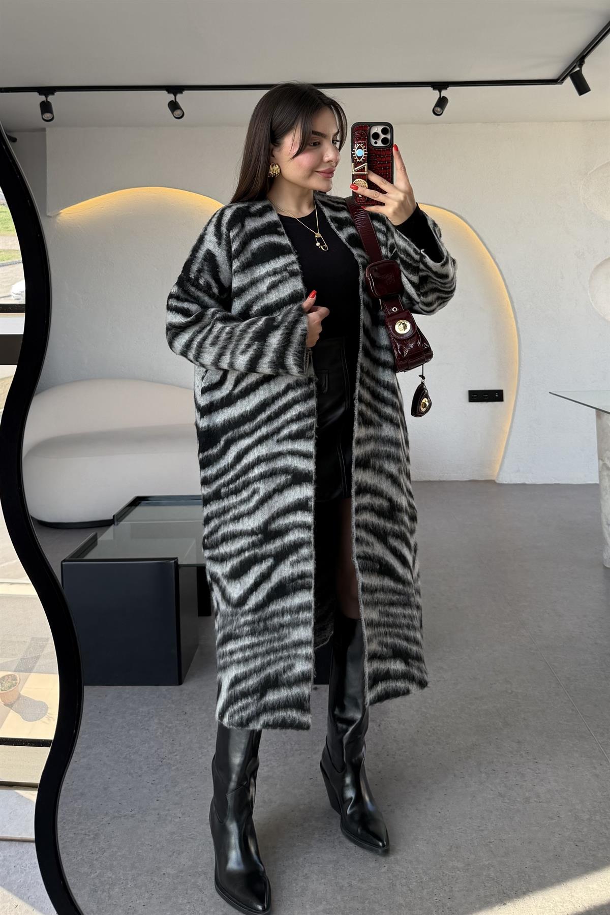 Liente Siyah Zebra Desen Yumoş Hırka