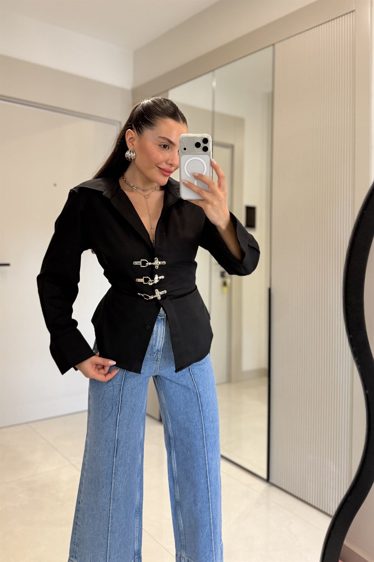 Lienty Siyah Vatkalı Kelepçeli Gömlek