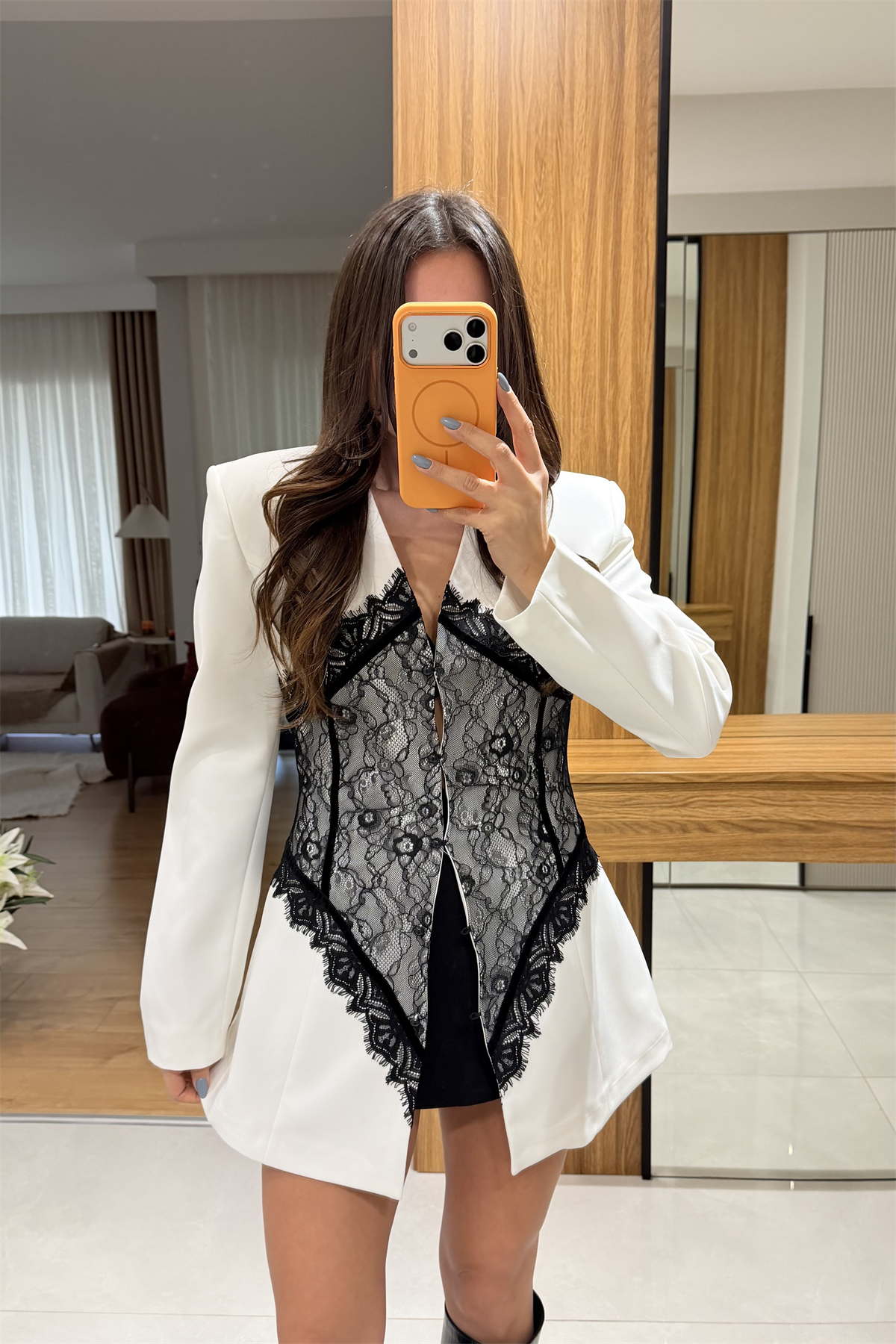 Linay Beyaz Dantel Detaylı Blazer Ceket