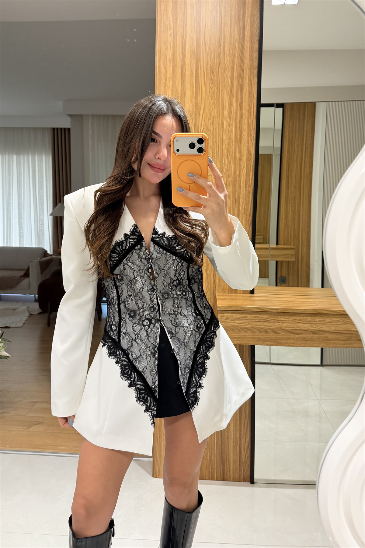 Linay Beyaz Dantel Detaylı Blazer Ceket