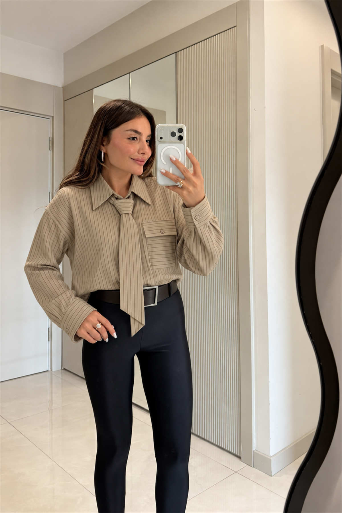Lizia Vizon Kravat Detaylı Çizgili Gömlek