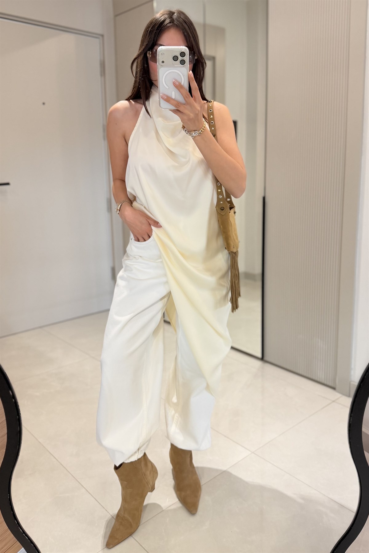 Locate Beyaz Paçası Lastikli Jean