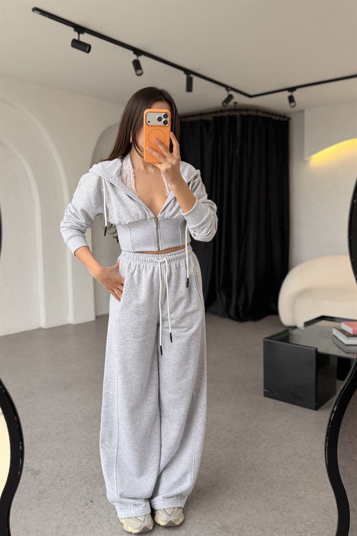 Loney Gri Dantel Detaylı Eşofman Takımı
