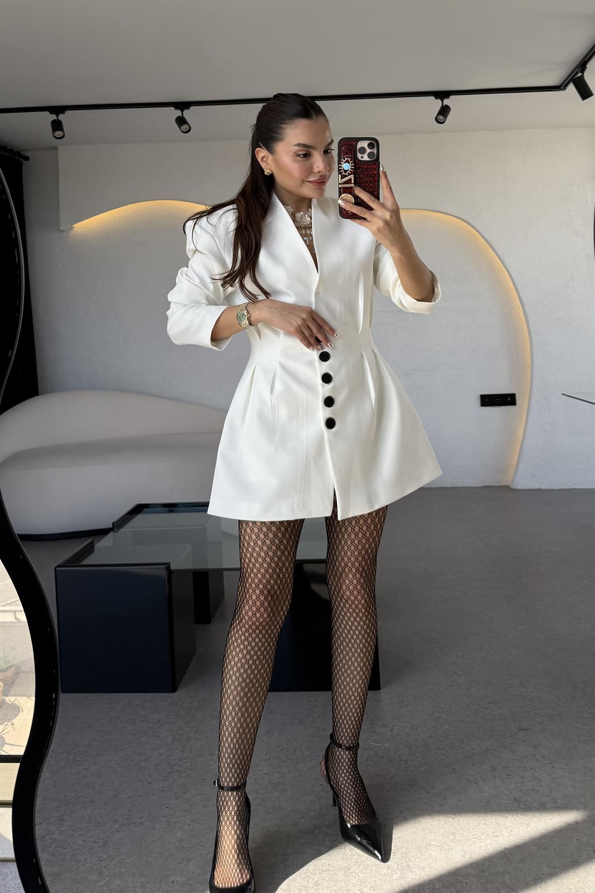 Lord Beyaz Belden Oturtmalı Etekli Takım 