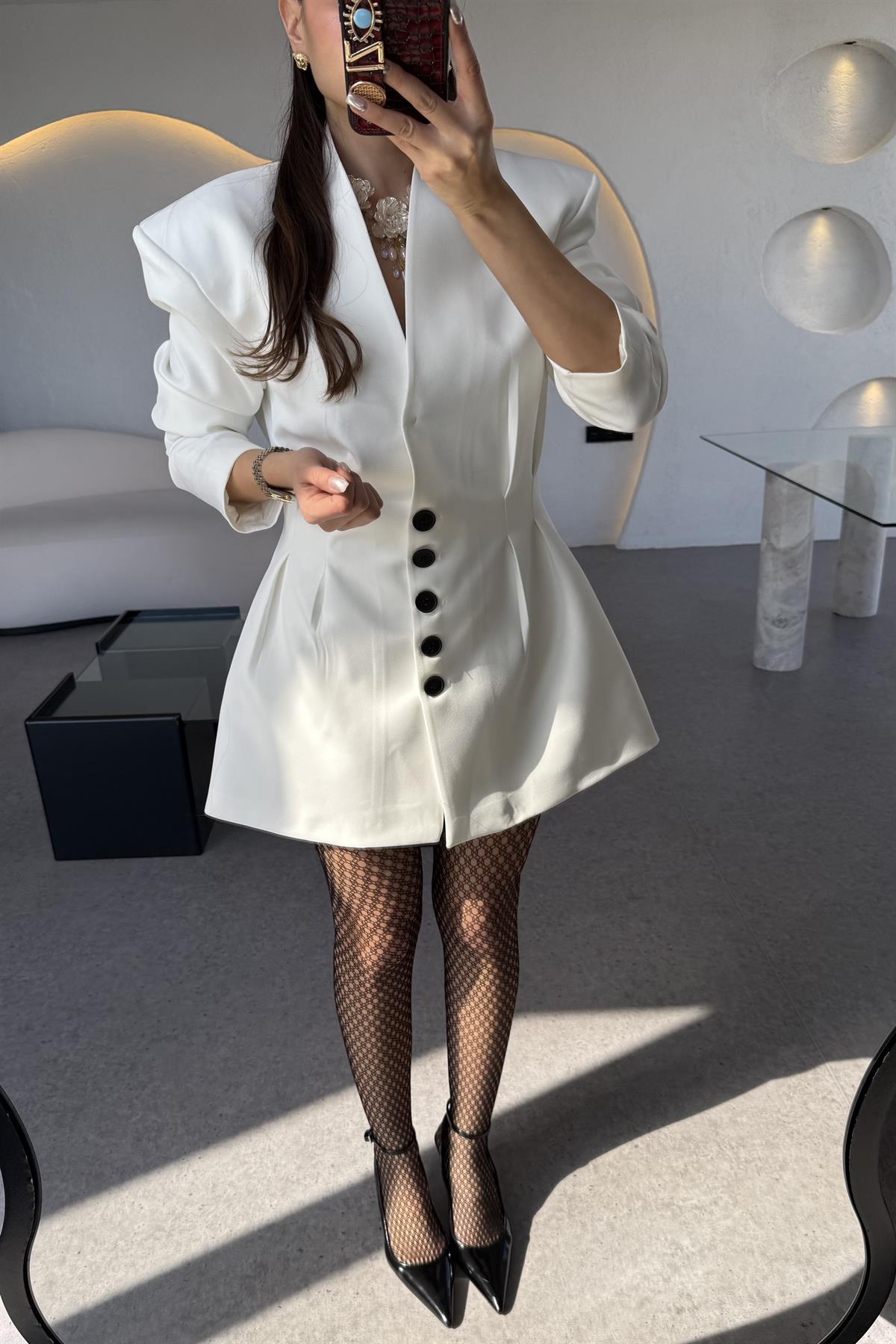 Lord Beyaz Belden Oturtmalı Etekli Takım 