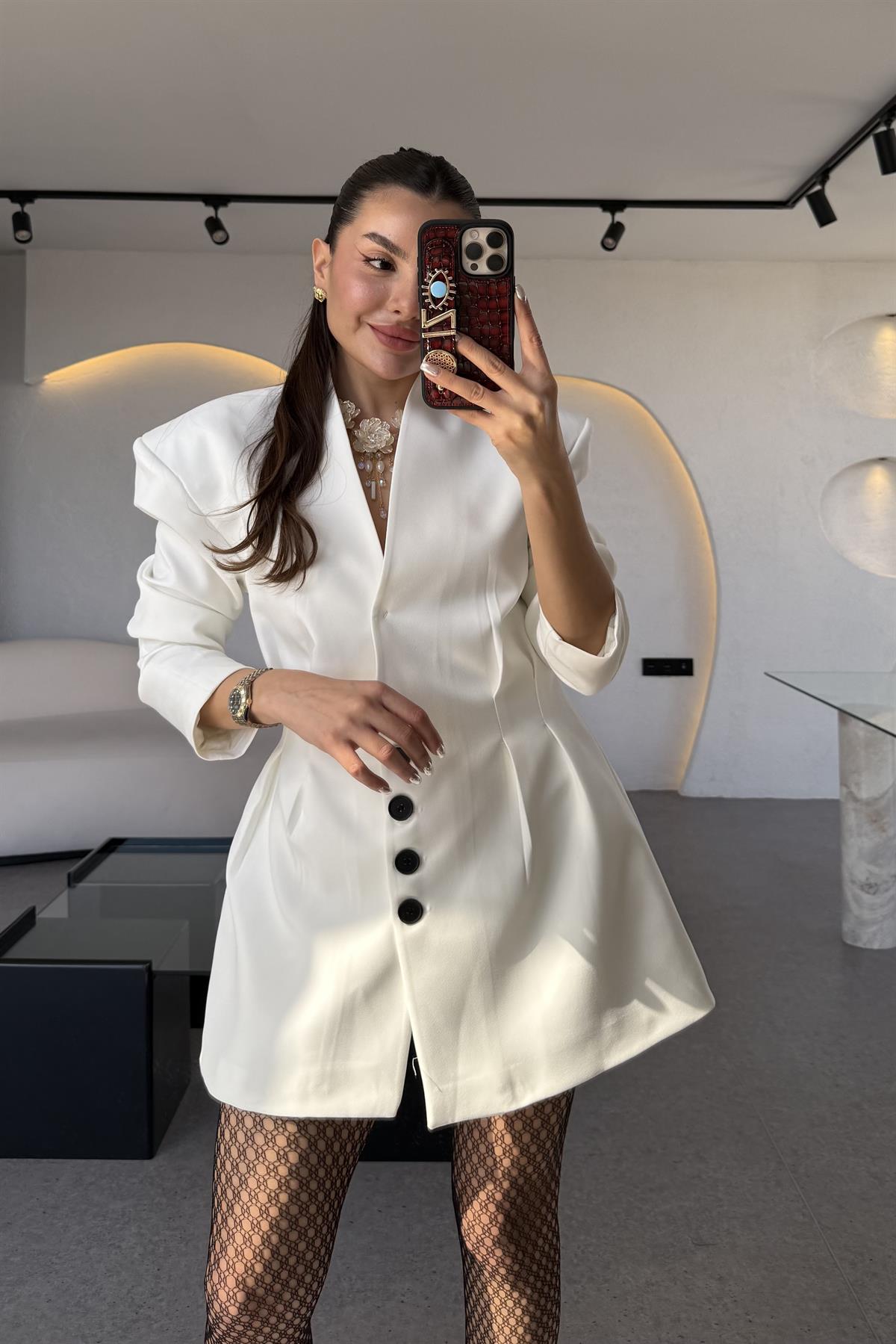 Lord Beyaz Belden Oturtmalı Etekli Takım 