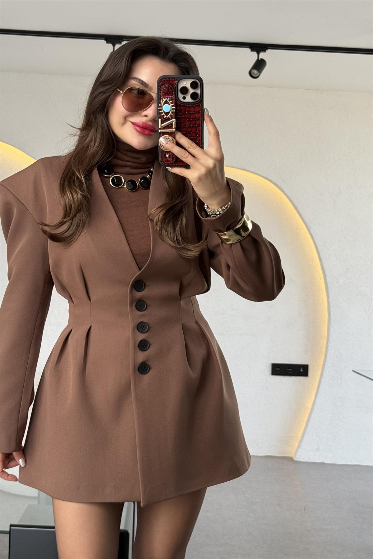 Lord Kahve Belden Oturtmalı Etekli Takım 